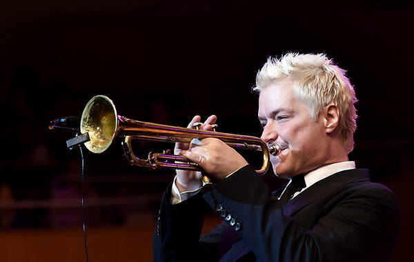 小号手克里斯·波提上海音乐会 张靓颖跨界助阵 音乐盛宴绽放